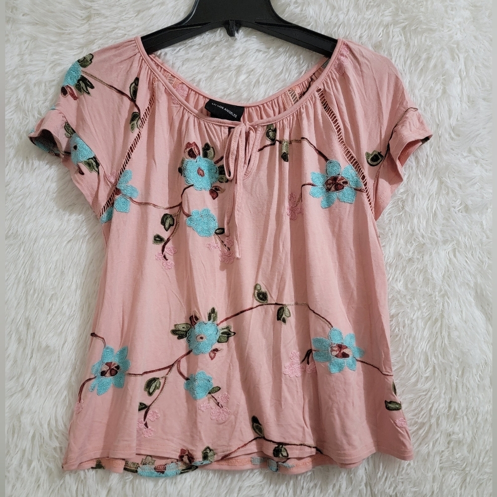 Liv Los Angeles Pink Blouse with Blue Floral Embroidery Size Small Chic